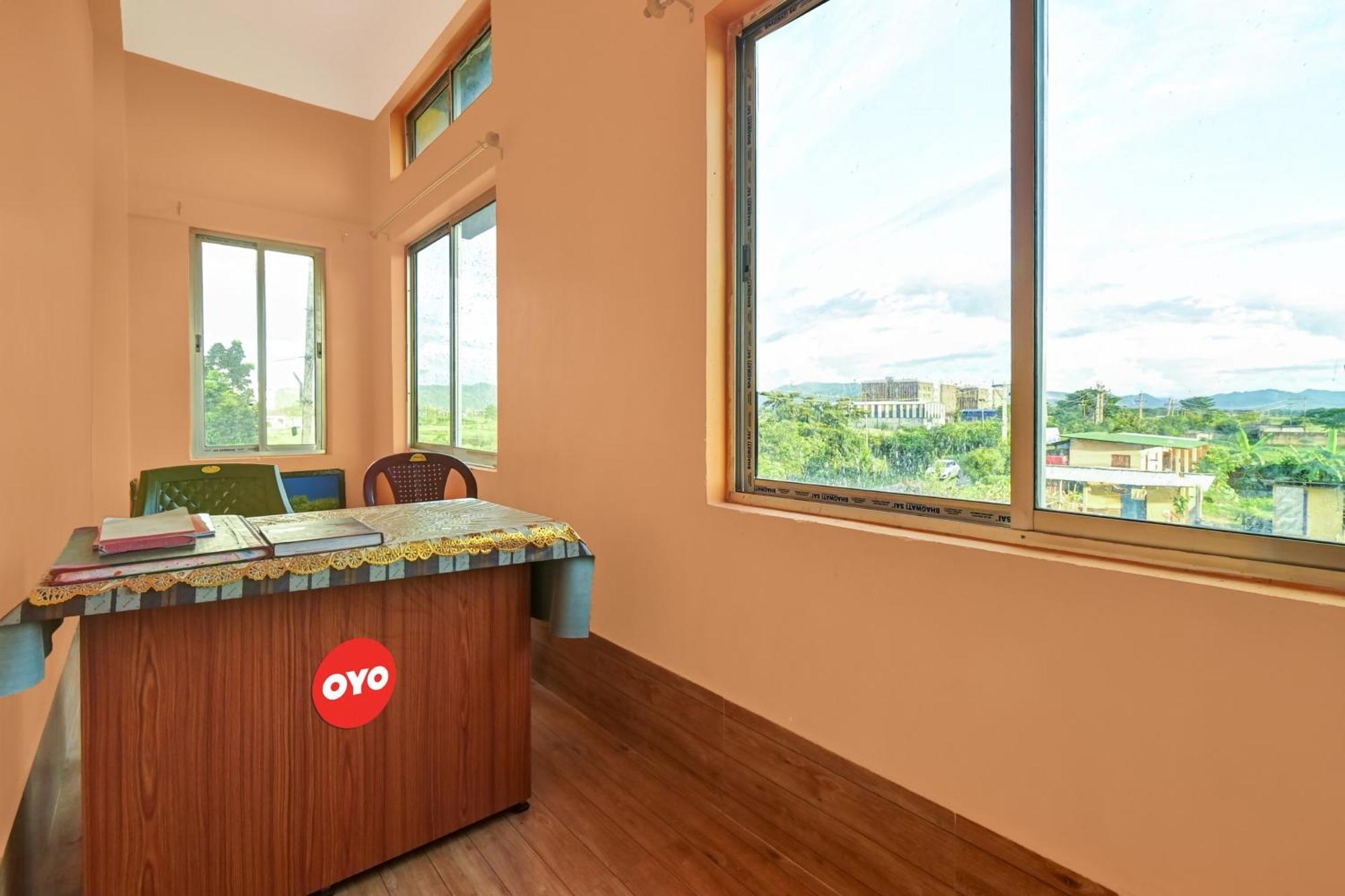 Oyo Flagship The Brahmaputra Homestay Гувахати Экстерьер фото