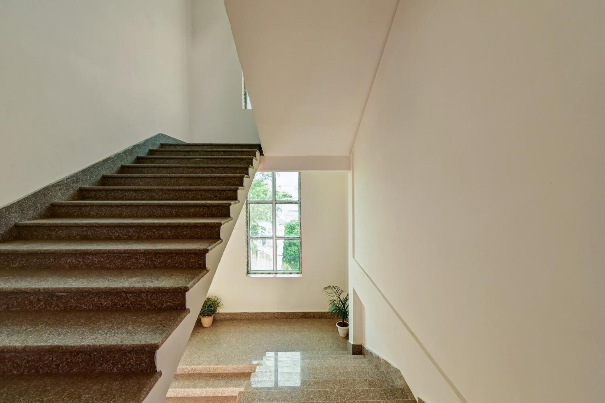 Oyo Flagship The Brahmaputra Homestay Гувахати Экстерьер фото