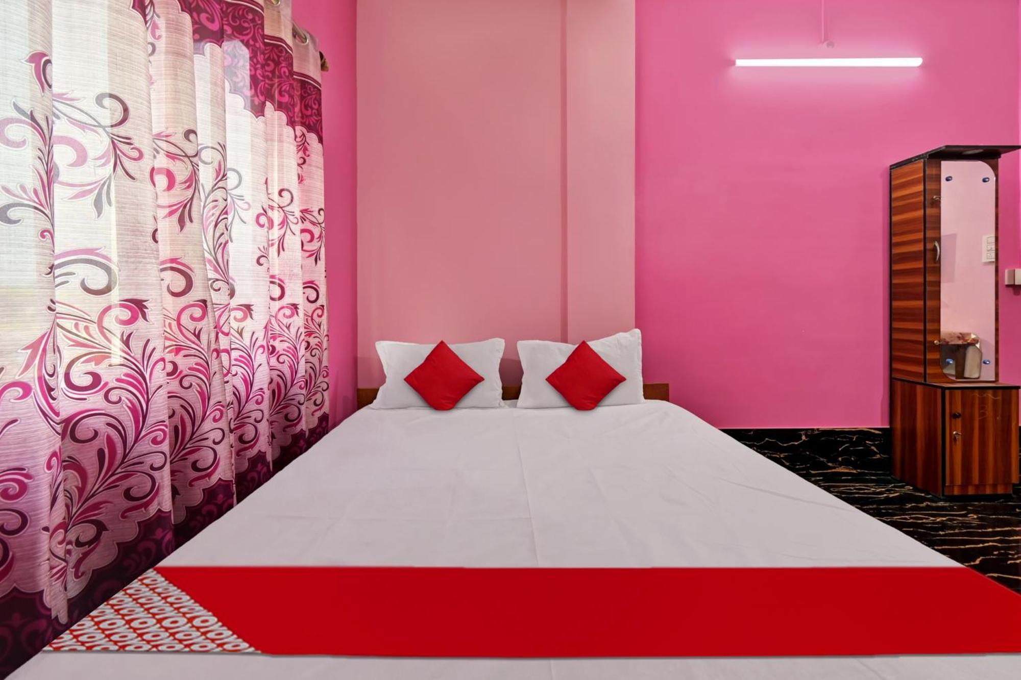 Oyo Flagship The Brahmaputra Homestay Гувахати Экстерьер фото