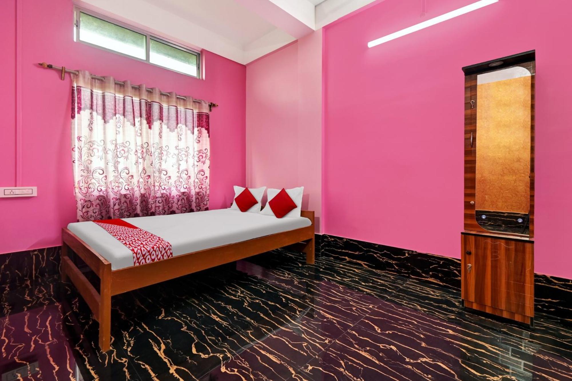 Oyo Flagship The Brahmaputra Homestay Гувахати Экстерьер фото